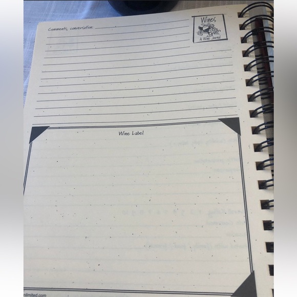 Vintage Insulated Wine Picnic Basket with Wine Journal and other Accessories - Picture 3 of 13